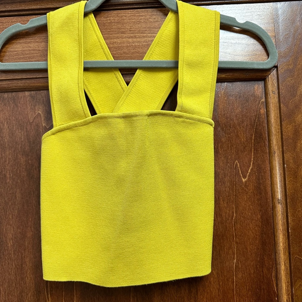 Aritzia Babaton sculpt knit crop. Size small. Color dark yellow.